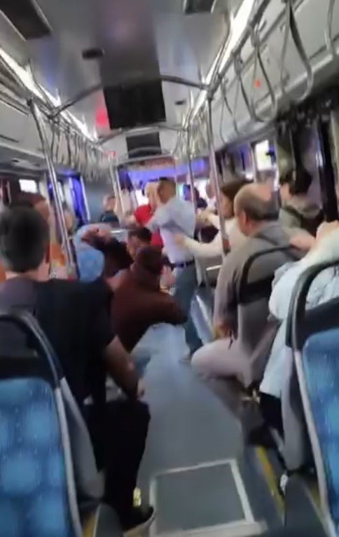 Antalya’da Otobüs İçinde ’yan Bakma’ Kavgası