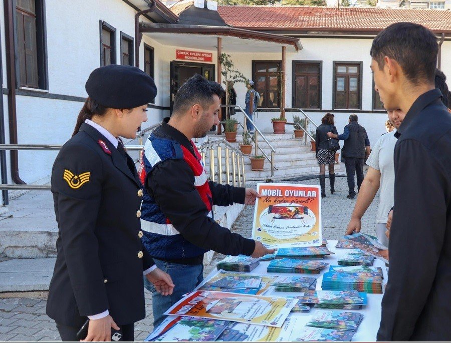 Eskişehir’de Jandarma Ekipleri Çocuklarla Bir Araya Geldi