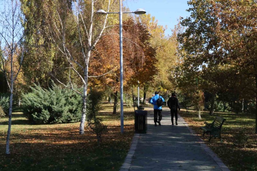 Eskişehir’de Sonbahar Kartpostallık Manzaralar Ortaya Çıkardı