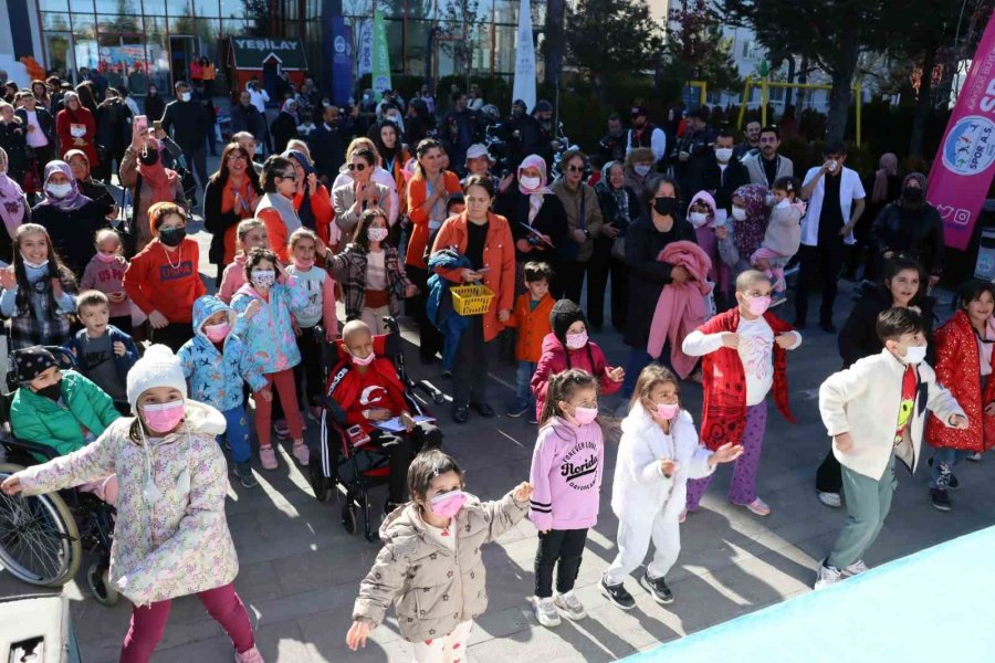 Lösemili Çocuklar Şenlik İle Moral Buldu