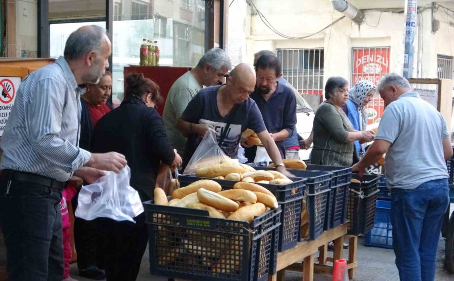 Mersin’de 4 Liralık Ekmek ’kapış Kapış’ Gidiyor