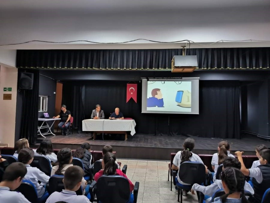 Eskişehir Orgeneral Halil Sözer Ortaokulu’nda ‘medya Okuryazarlığı’ Dersi Eğitim Semineri