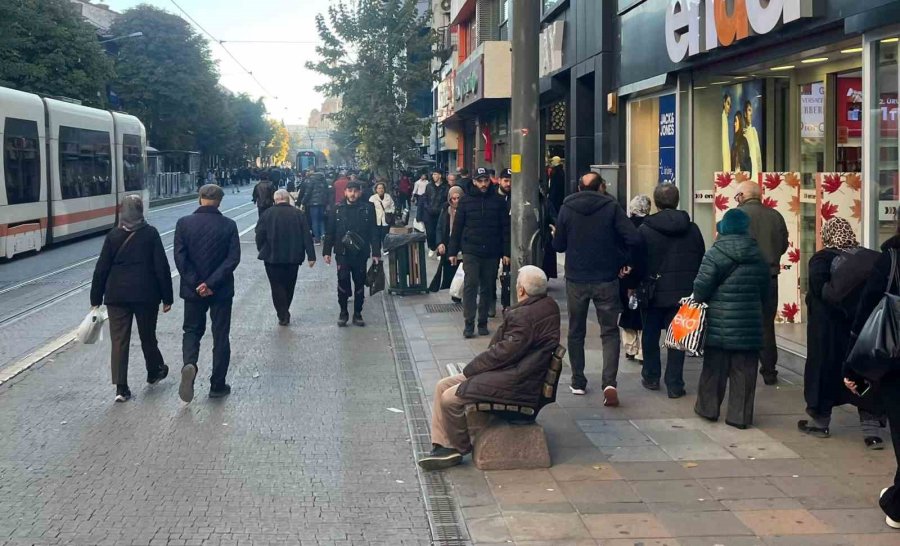 Eskişehirliler Bugün Sıcak Havanın Keyfini Çıkarttı