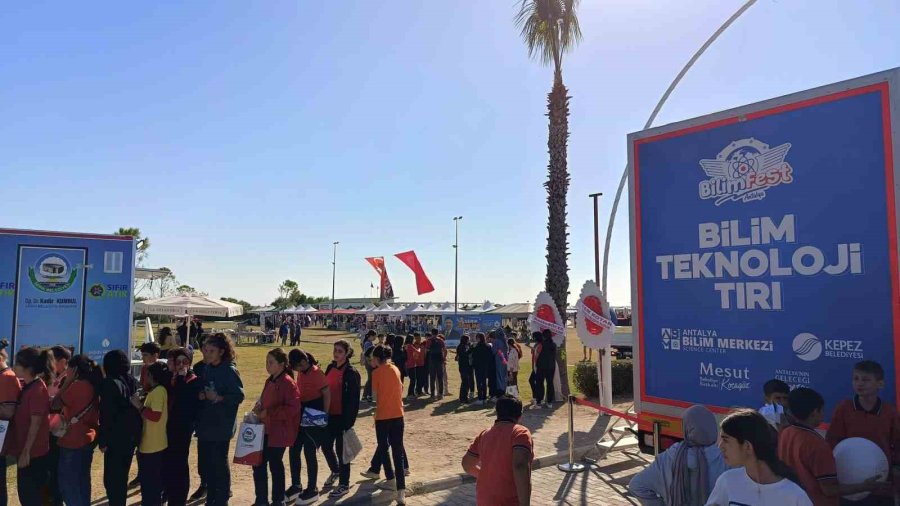 Kepez’in Bilim Ve Teknoloji Tırı, Serik Bilim Festivali’nde