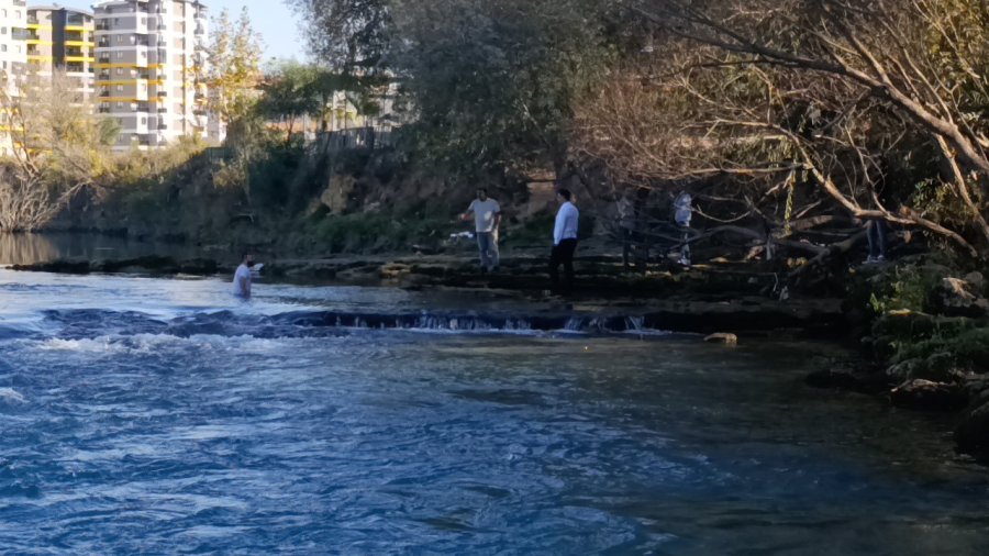 Beline Kadar Gelen Buz Gibi Suya Girip 45 Dakika Polise Dert Anlattı