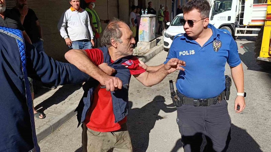 Çöp Evden Çatıya Çıktı, İş Ve Kalacak Yer Sözüyle İkna Oldu