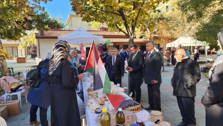 Eskişehir’de Gazze’ye Destek İçin Hayır Çarşısı Açıldı