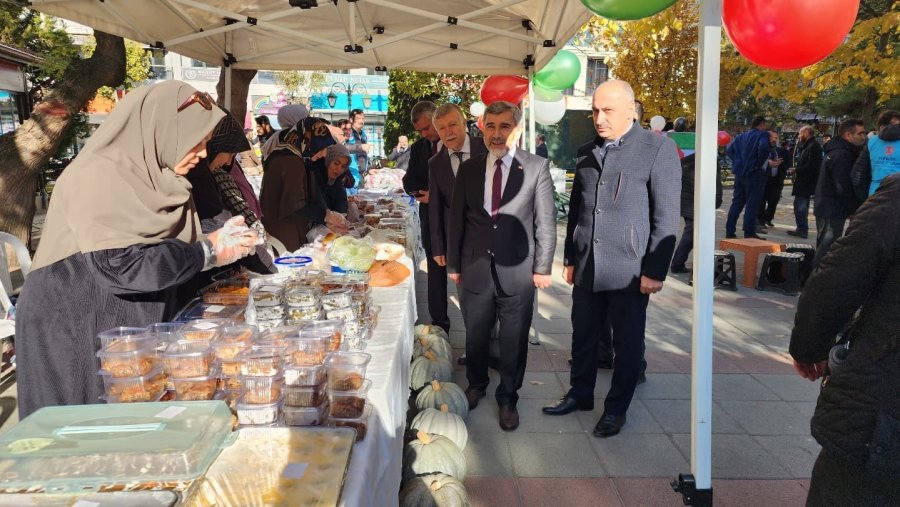 Eskişehir’de Gazze’ye Destek İçin Hayır Çarşısı Açıldı