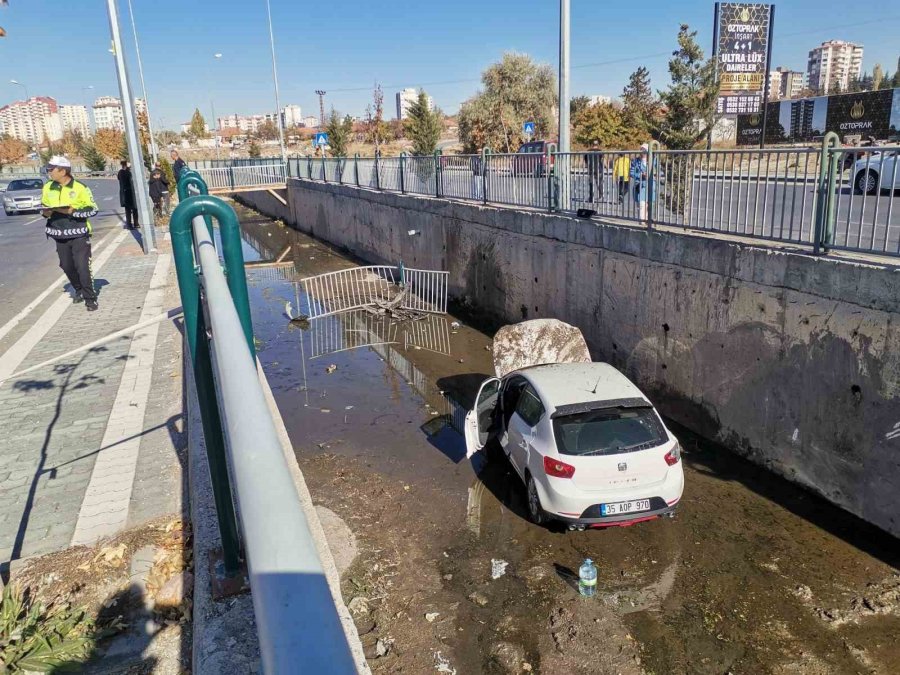 Kontrolden Çıkan Otomobil Kanala Uçtu