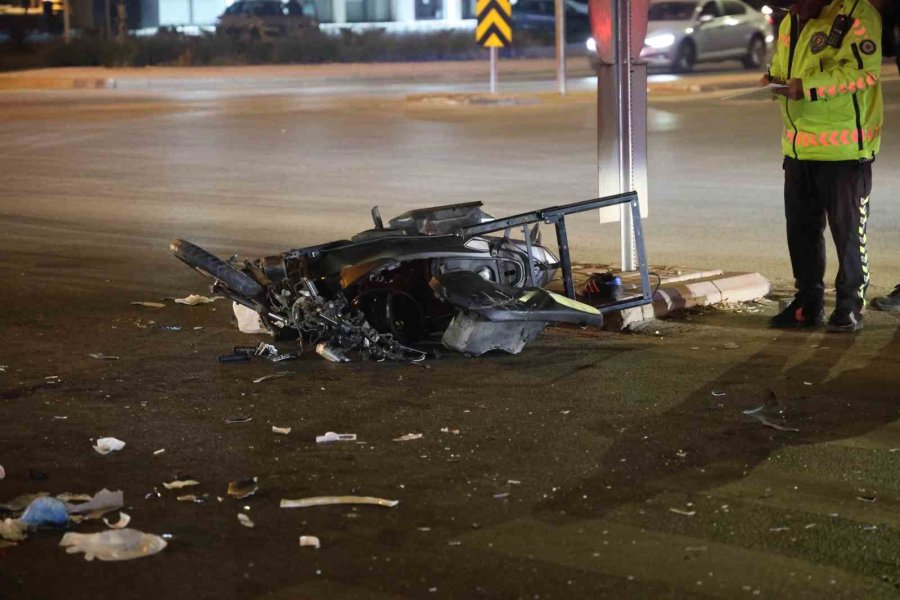 Motosiklet Sürücüsünün Hayatını Kaybettiği Kaza Güvenlik Kamerasına Yansıdı