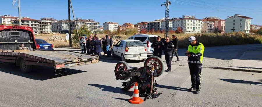 Konya’da Motosiklet Otomobile Çarptı: 1 Yaralı