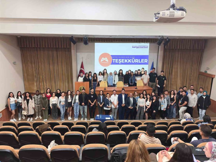 Mersin’de Üniversite Öğrencilerine ’linkedln’ Eğitimi