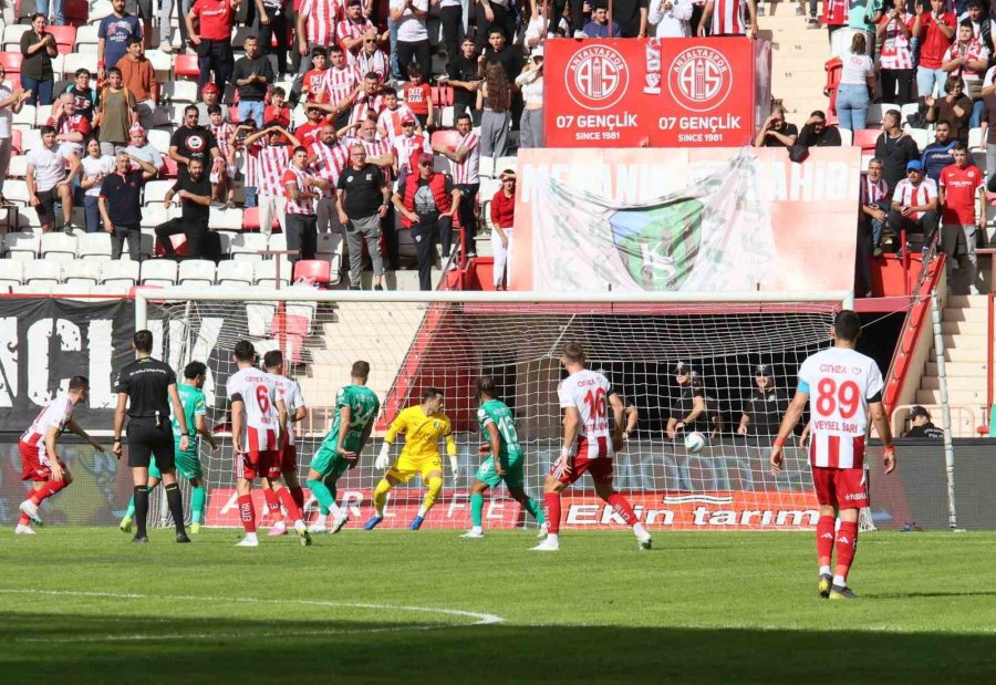 Trendyol Süper Lig: Antalyaspor: 3 - Bodrum Fk: 1 (ilk Yarı)