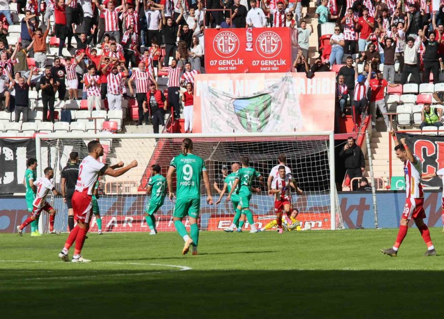 Trendyol Süper Lig: Antalyaspor: 3 - Bodrum Fk: 1 (ilk Yarı)