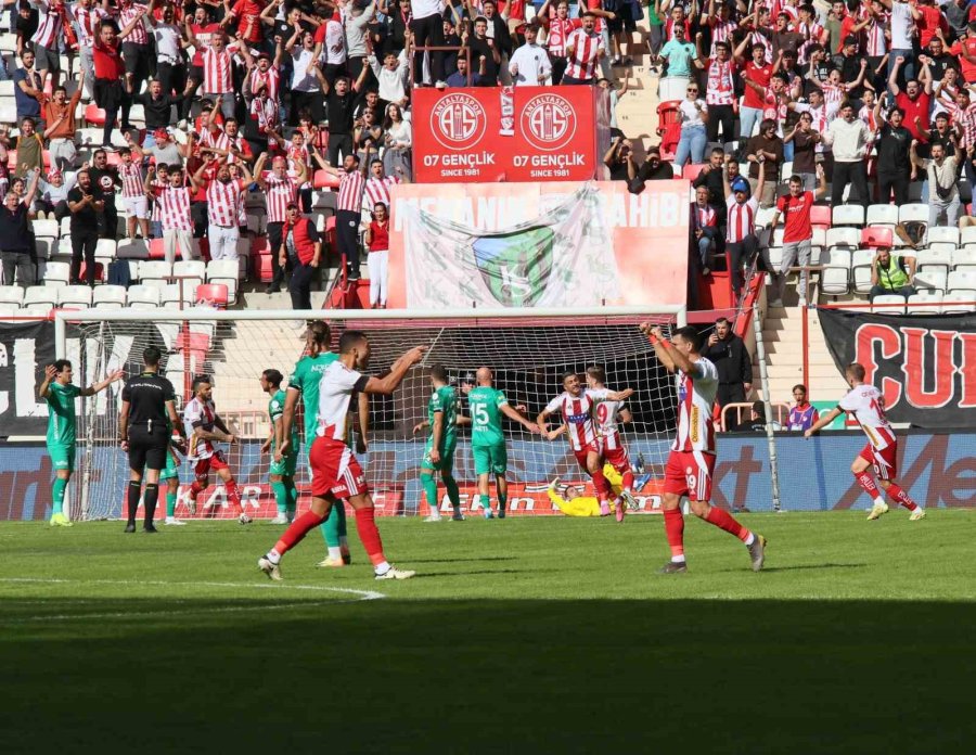 Trendyol Süper Lig: Antalyaspor: 3 - Bodrum Fk: 1 (ilk Yarı)