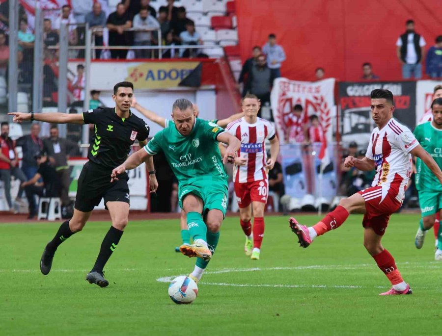 Trendyol Süper Lig: Antalyaspor: 3 - Bodrum Fk: 1 (ilk Yarı)