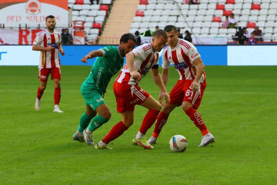 Trendyol Süper Lig: Antalyaspor: 3 - Bodrum Fk: 1 (ilk Yarı)