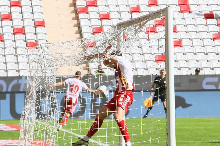 Trendyol Süper Lig: Antalyaspor: 3 - Bodrum Fk: 1 (ilk Yarı)