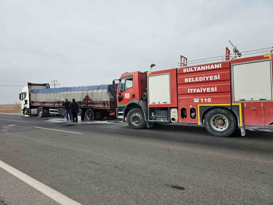 Tırdaki Yangın Tüpüyle İtfaiye Gelene Kadar Alevleri Söndürdü