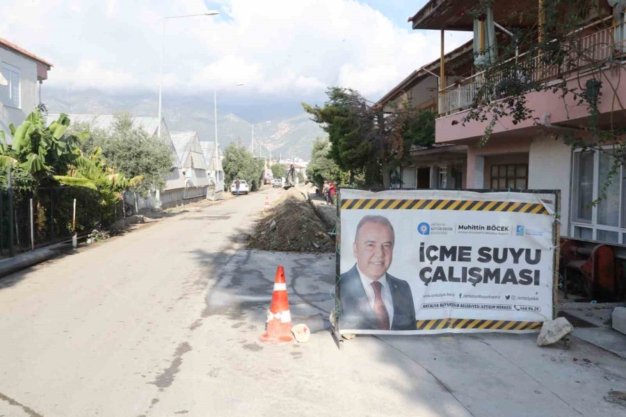 Demre Beymelek’in İçme Suyu Hatları Yenileniyor