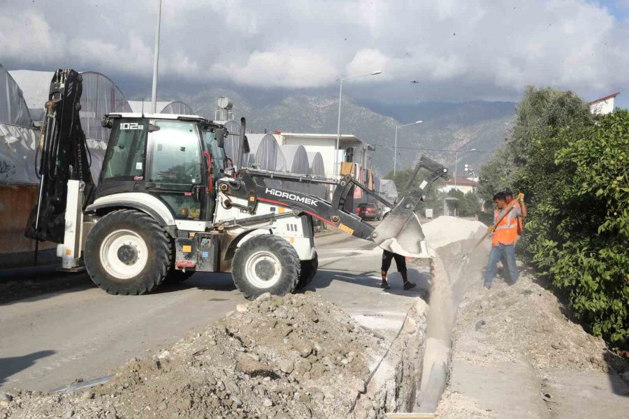 Demre Beymelek’in İçme Suyu Hatları Yenileniyor