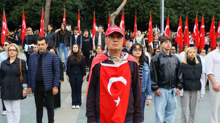 Antalya’da Atatürk İçin Karada Ve Denizde Saygı Duruşu