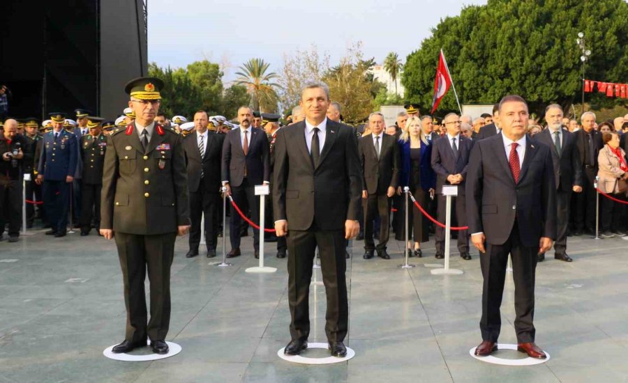 Antalya’da Atatürk İçin Karada Ve Denizde Saygı Duruşu