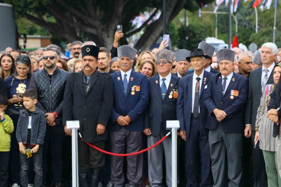 Antalya’da Atatürk İçin Karada Ve Denizde Saygı Duruşu