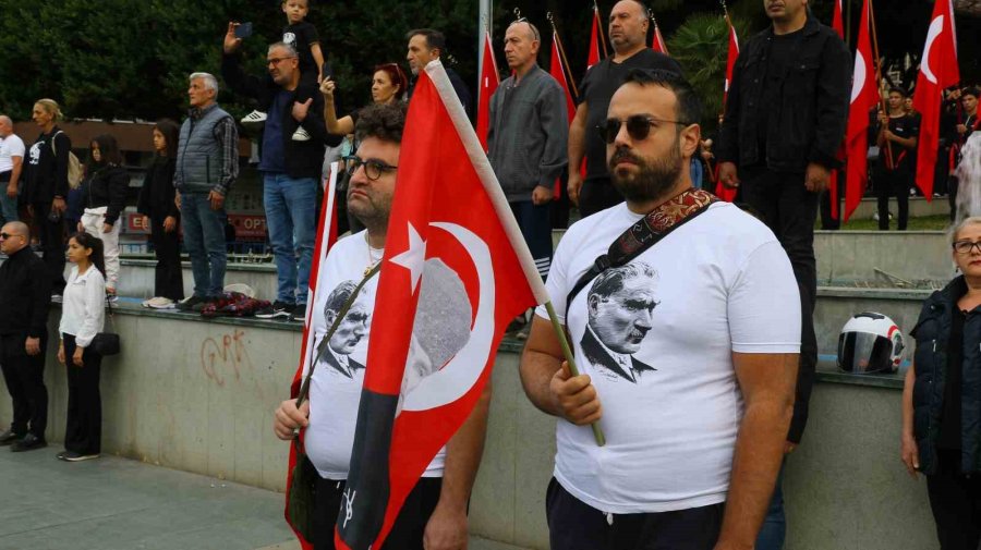 Antalya’da Atatürk İçin Karada Ve Denizde Saygı Duruşu