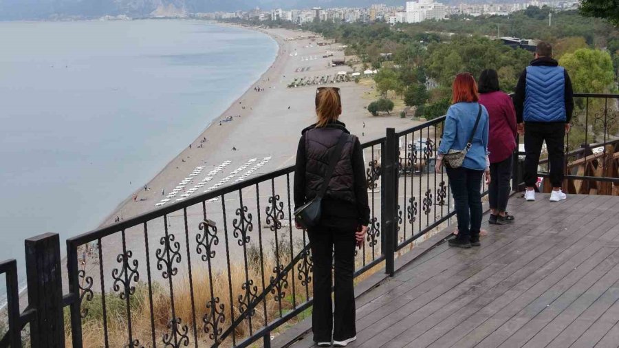 Antalya’da Atatürk İçin Karada Ve Denizde Saygı Duruşu