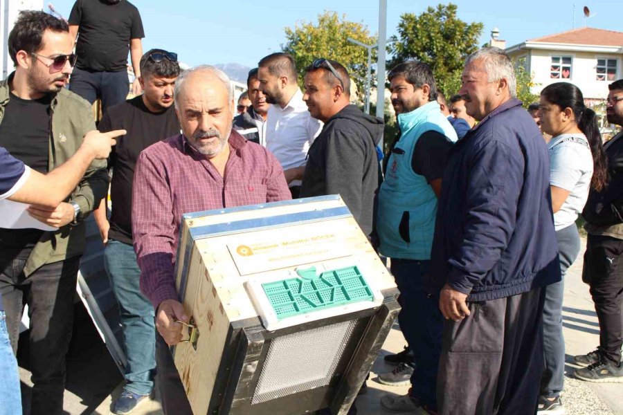 Büyükşehir’den Gazipaşalı Arıcılara Kovan Desteği