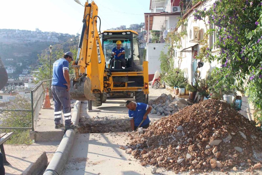 Finike Eski Mahallesi’nin Kanalizasyon Sorunu Çözülüyor