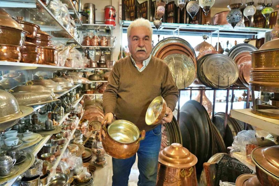 Babasının Yanında 7 Yaşında Başladığı Mesleği 53 Yıl Devam Ettirdi, Kendi Çocuklarını Da Aynı Yaşta İşe Başlattı