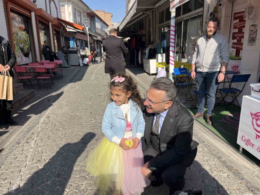 Esnaftan, Ziyaretlerine Gelen Vali Hüseyin Aksoy’a İkram