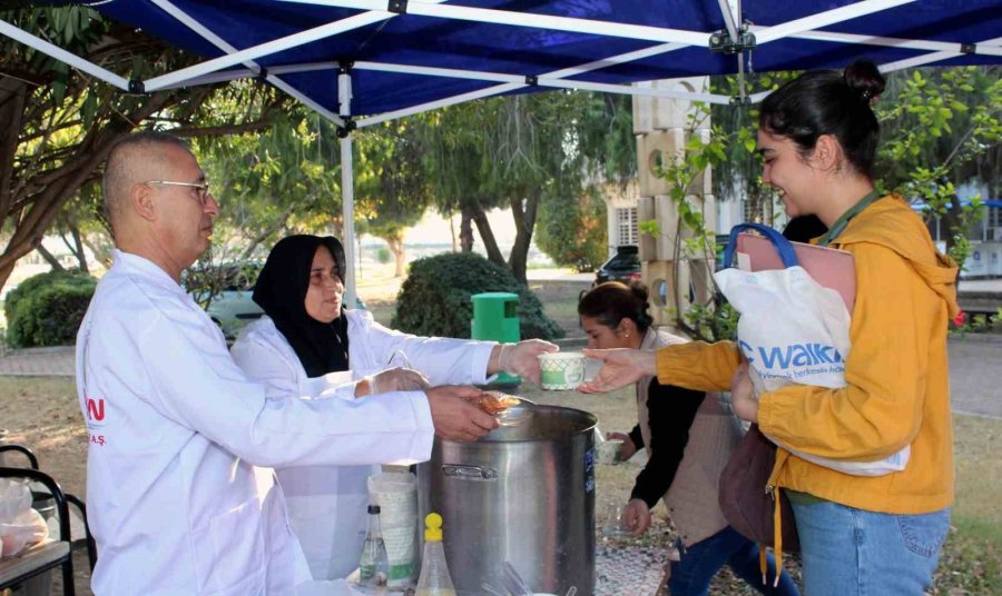 Kepez’den Vize Sınavına Hazırlanan Öğrencilere Sıcak Çorba