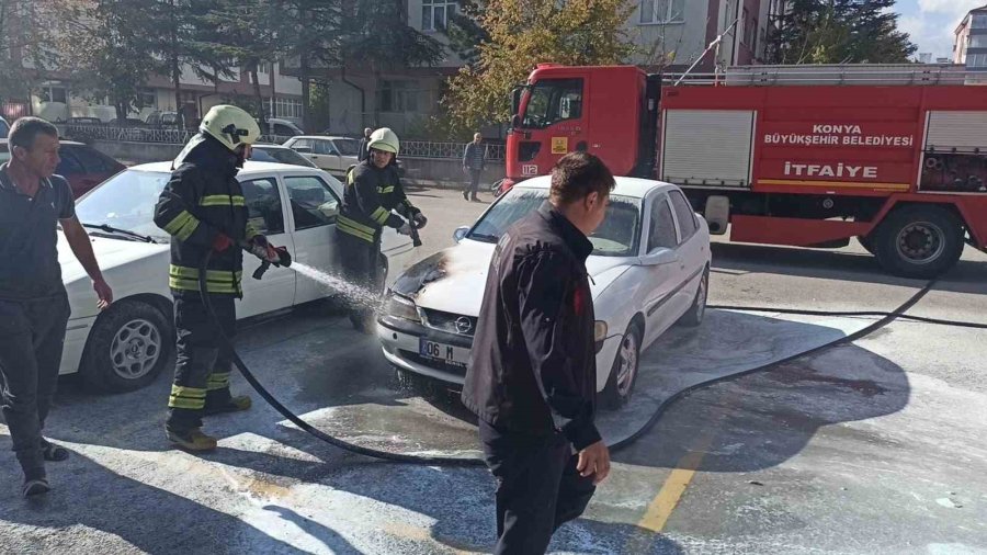 Otomobildeki Yangın Büyümeden Söndürüldü