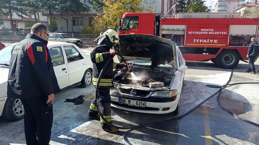 Otomobildeki Yangın Büyümeden Söndürüldü