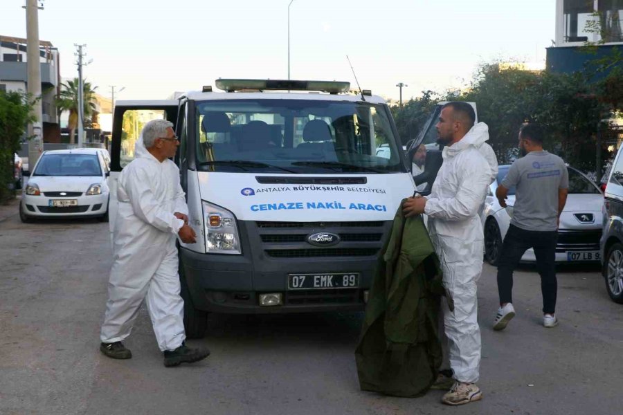 Kapı Ve Camları Bantlayan 3 Kardeş, Oda İçerisinde Kömür Yakarak Hayatlarına Son Verdi