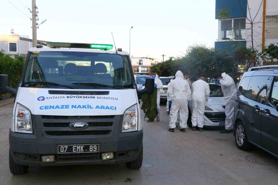 Kapı Ve Camları Bantlayan 3 Kardeş, Oda İçerisinde Kömür Yakarak Hayatlarına Son Verdi