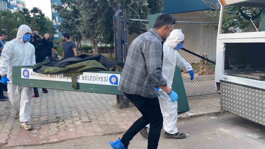 Kapı Ve Camları Bantlayan 3 Kardeş, Oda İçerisinde Kömür Yakarak Hayatlarına Son Verdi