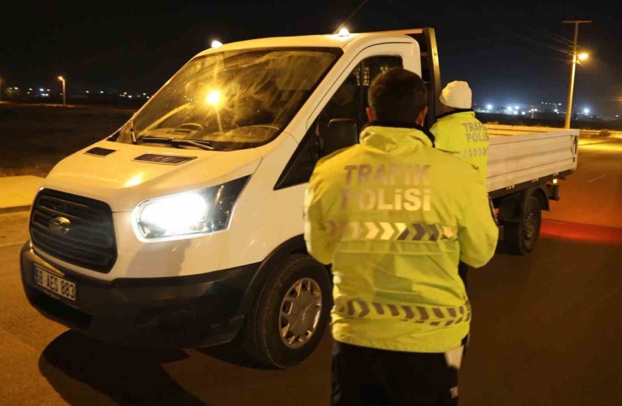 Aksaray Polisinden Kız Öğrenci Yurtları Önünde Sıkı Denetim