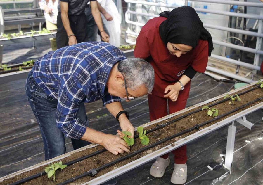 Alzheimer Hastaları Mavi Ev’de Moral Buluyor