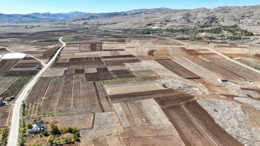 Korkuteli Taşkesiği’ne Kapalı Devre Sulama Sistemi Kuruldu