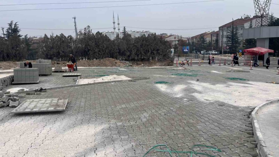 Yunus Emre Devlet Hastanesi’nin Otoparkında Yenileme Çalışması Yapılıyor