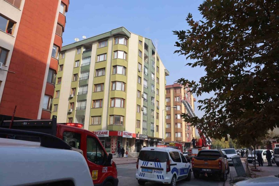 Konya’da Apartmanda Yangın Paniği