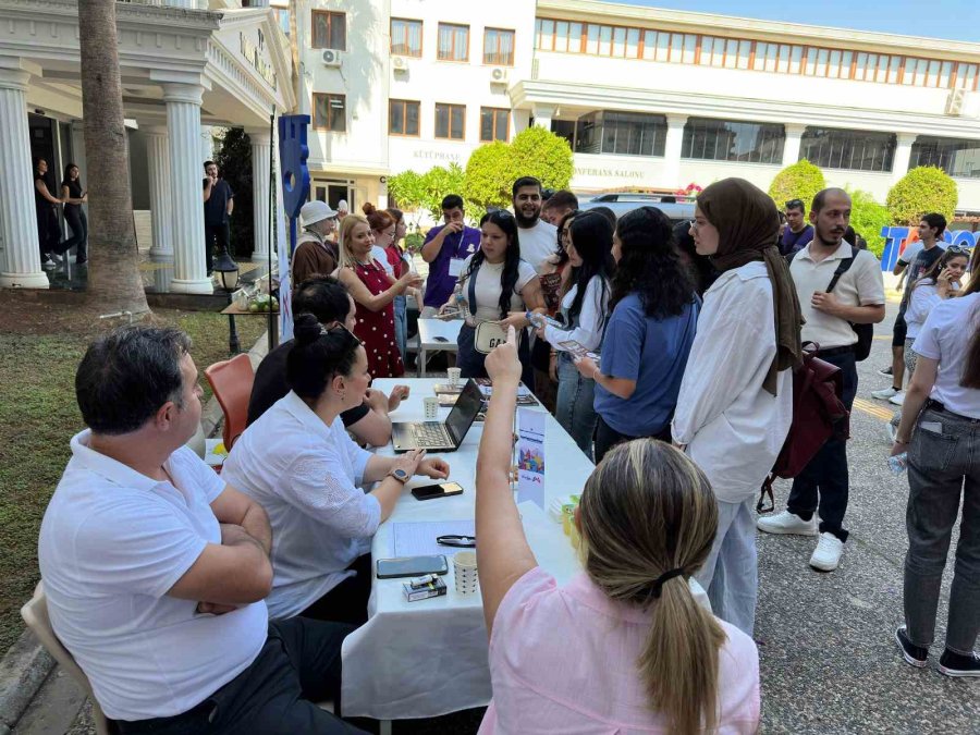 Mersin Büyükşehir Belediyesinden Üniversitelilere Tam Destek