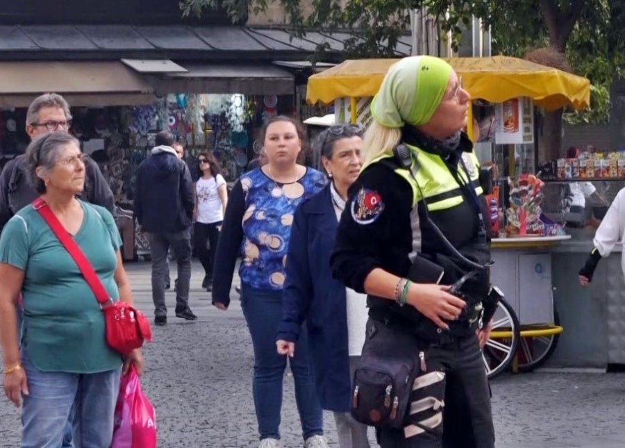 Kadın Polisin Yangın Hassasiyeti: Dumanı Görünce İhbarı Geçti, İtfaiyenin Hızlı Gelebilmesi İçin Yoğun Çaba Harcadı