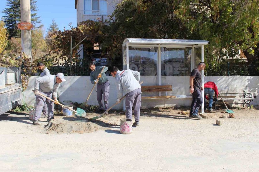 Elmalı’nın Dört Mahallesine Otobüs Durağı