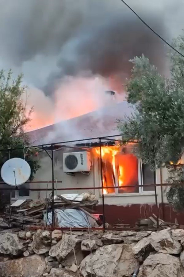 Kumluca’da Gecekondu Yangını