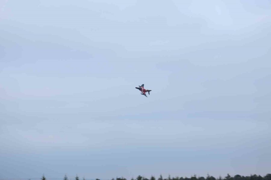 10 Tane F-4e Phantom Uçağıyla ‘fil Yürüyüşü’ Yapıldı